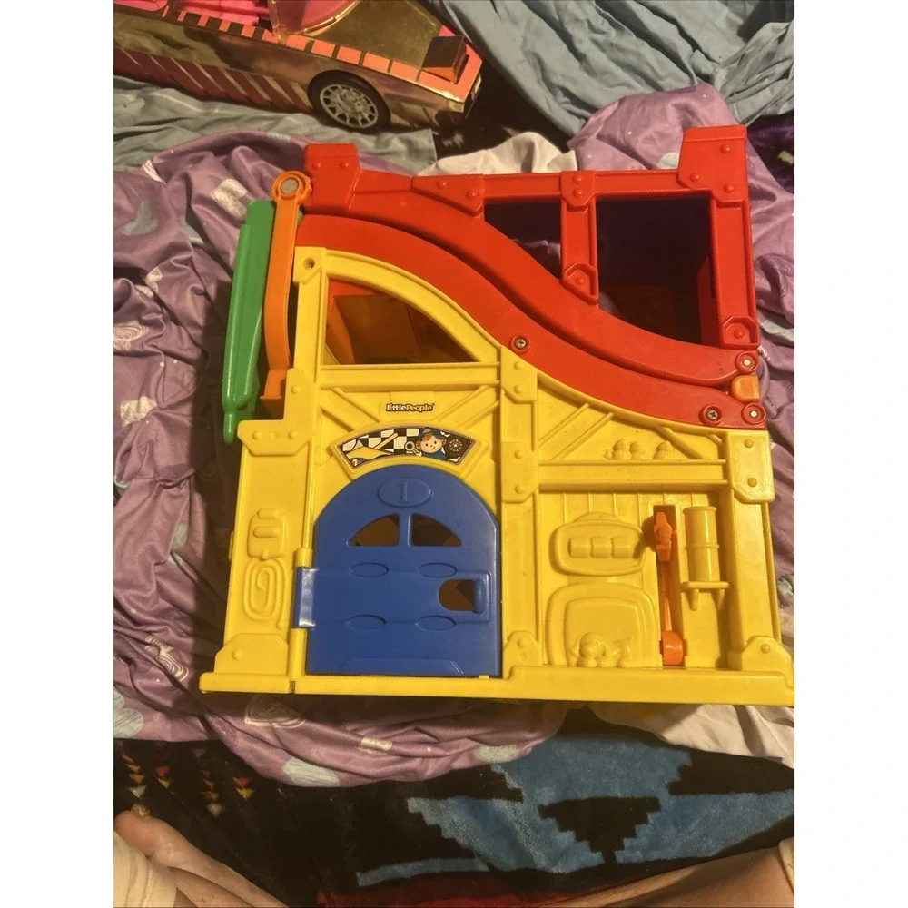 Fisher Price Little People Fold & Go Wheelies Rev N Sounds Car Race Track Ramp